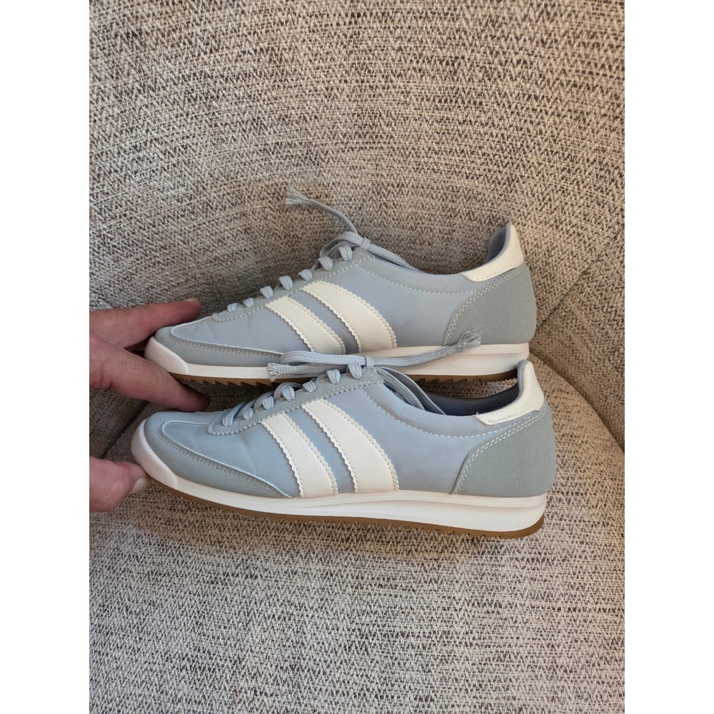 Madden Girl Juniper Light Blue White Stripe Retro Low Top Sneakers 8.5M JUNIO1J - Picture 3 of 6